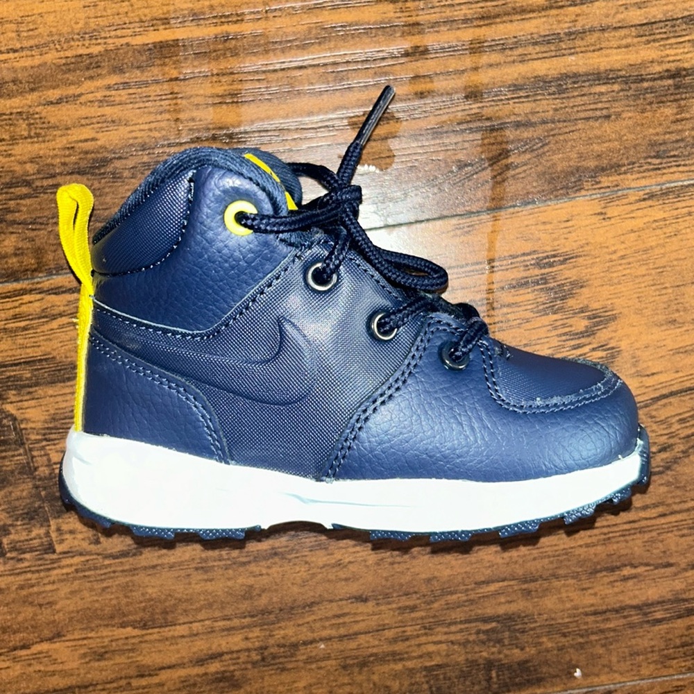 Nike Boots 7c
